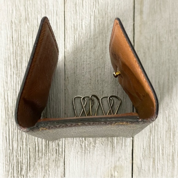 LOUIS VUITTON Vintage Monogram 6 Key Holder - Picture 3 of 10